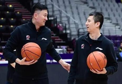 打半场篮球技巧小学_半场篮球比赛技巧_篮球半场训练方法