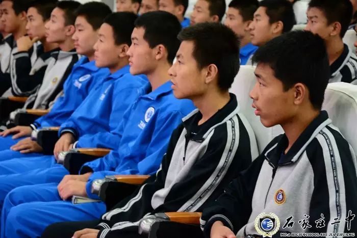 篮球规则行为叫违例中的什么_篮球规则中什么叫违例行为_篮球规则行为叫违例中规则吗