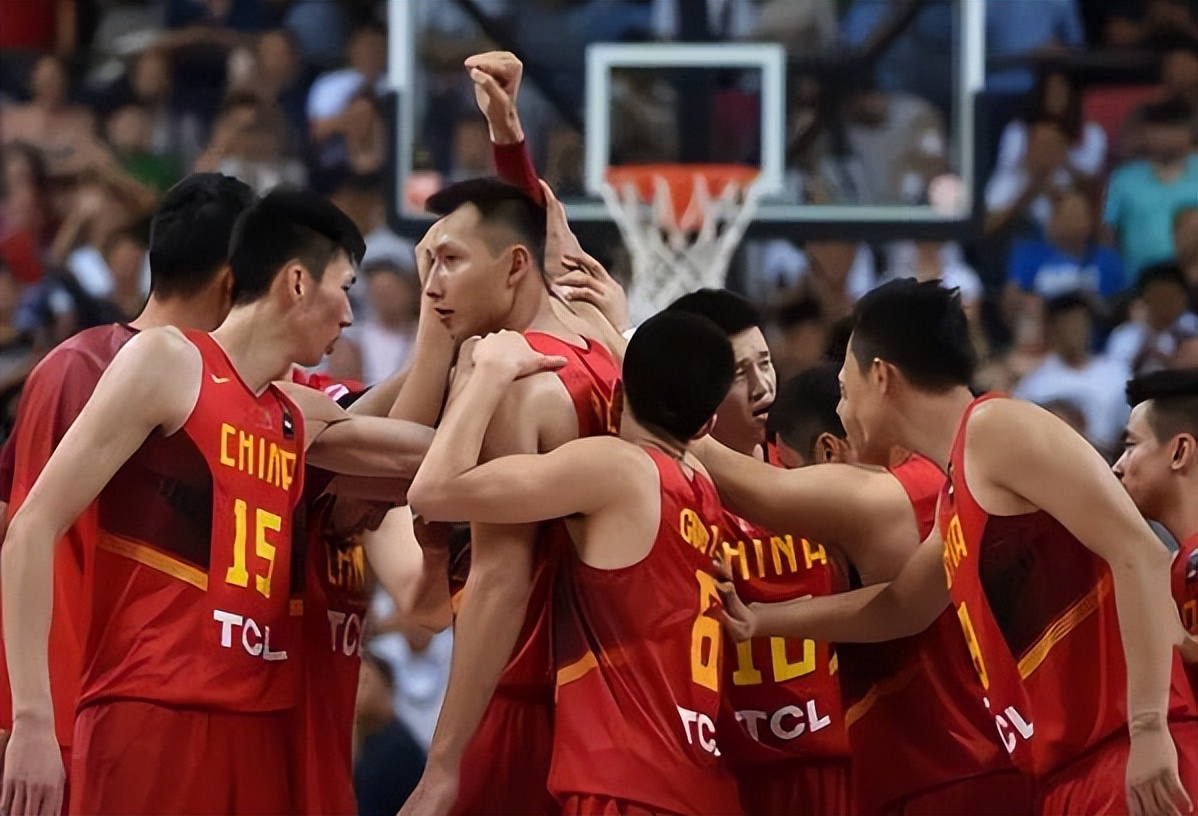 年轻篮球运动员中国_中国最年轻的篮球冠军是谁_中国年轻篮球明星