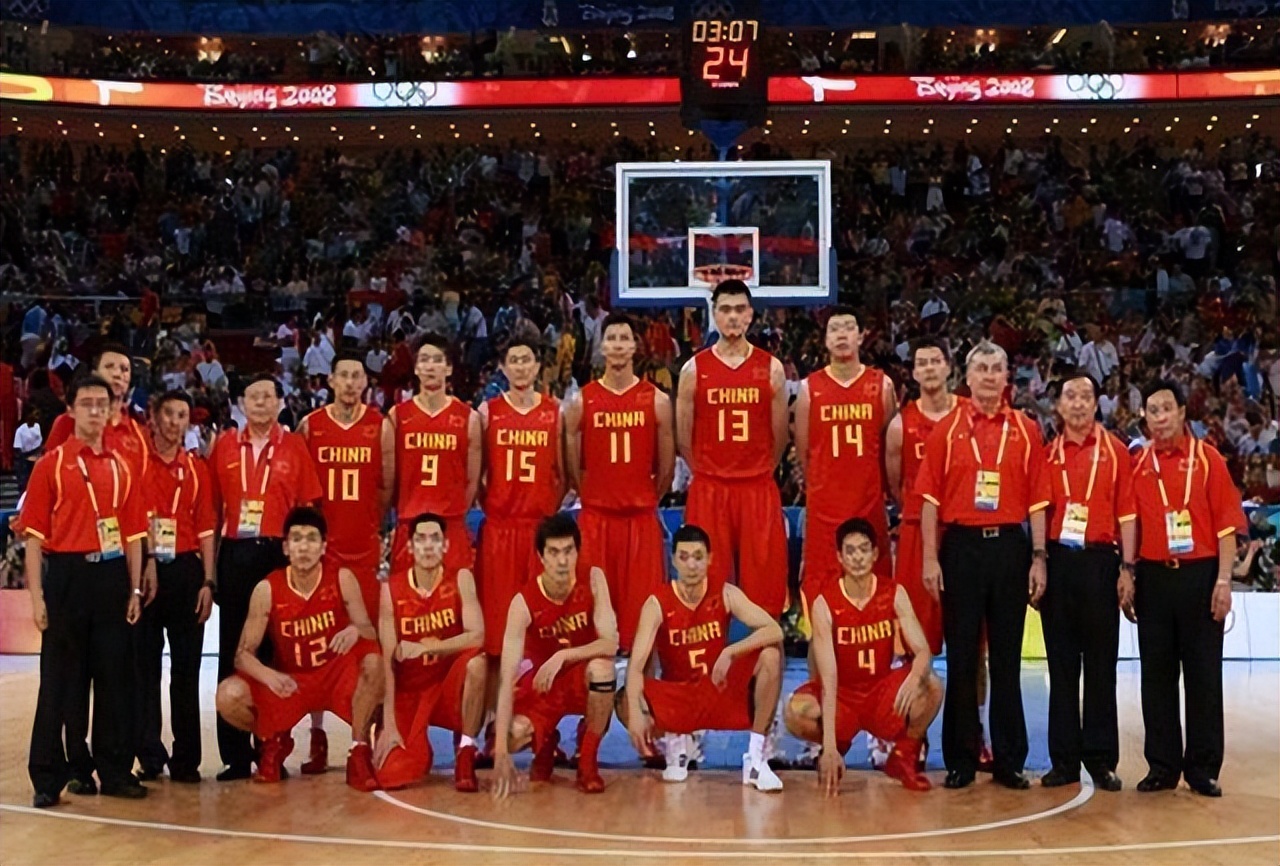 中国最年轻的篮球冠军是谁_中国年轻篮球明星_年轻篮球运动员中国