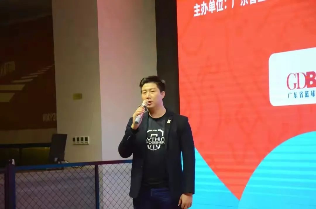 华蒙星篮球技巧赛张梓轩_华蒙星篮球规则_篮球蒙眼犯规吗