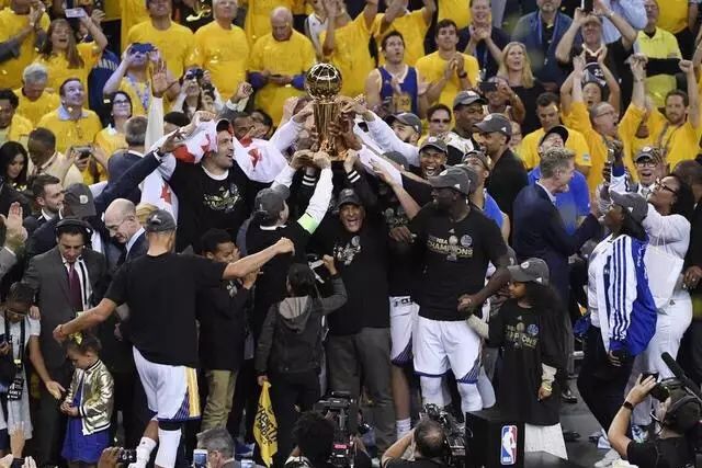 篮球冠军是谁_篮球冠军2021_17年篮球NBA谁是冠军