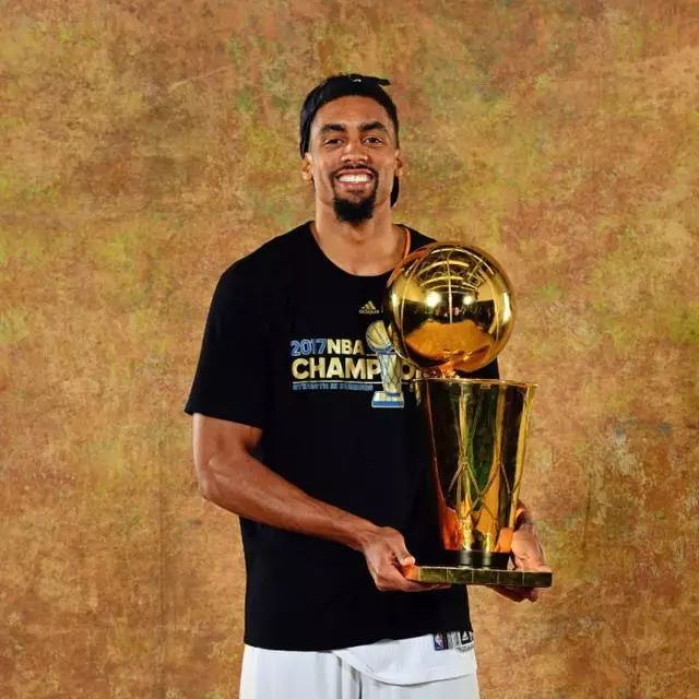 篮球冠军2021_篮球冠军是谁_17年篮球NBA谁是冠军