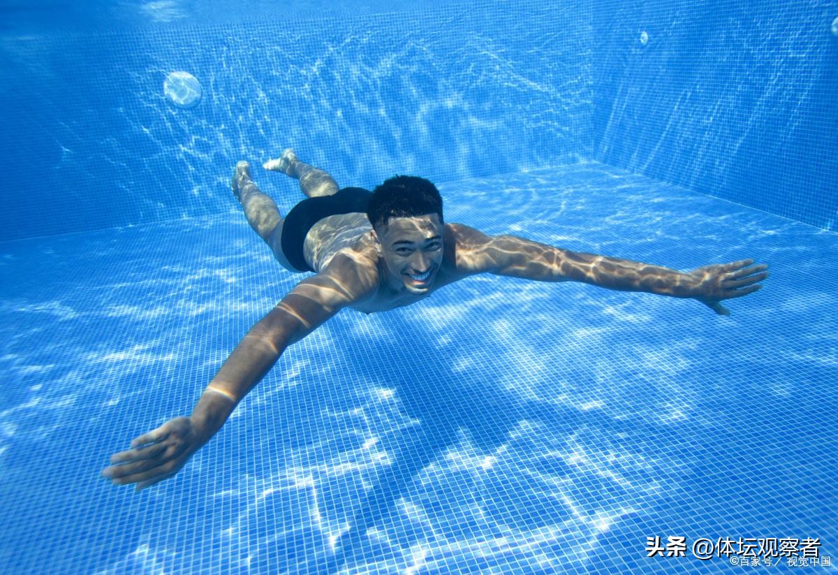 游泳深水区怎么站起来_游泳深水测试技巧有哪些_游泳深水教学