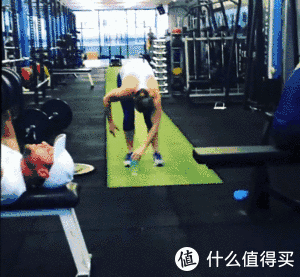 健身房腿部动作_健身房练腿部_健身房腿部锻炼动作