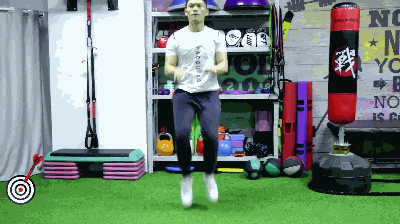 练腿的健身房动作_腿部健身房训练动作_健身房练腿部