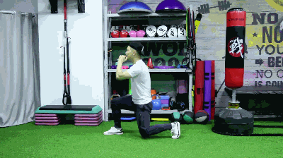 腿部健身房训练动作_健身房练腿部_练腿的健身房动作