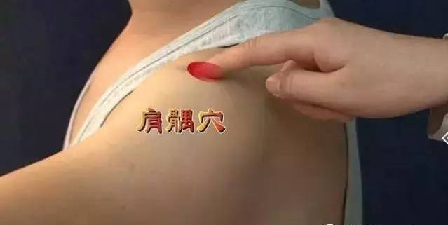 有氧运动肩部酸痛_长期不运动突然运动后全身酸痛_肩部拉伸运动图解